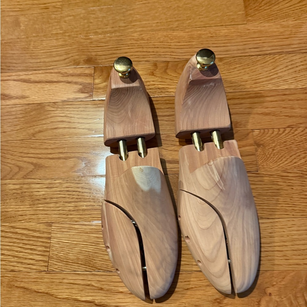 Cedar Wood Shoe Trees with Gold Hardware